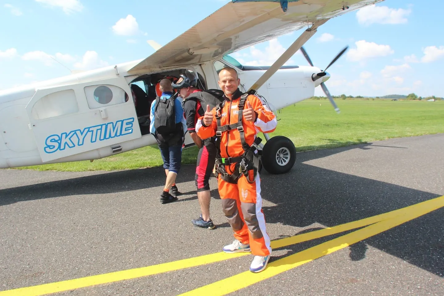 Tandem skydiving Jump-tandem