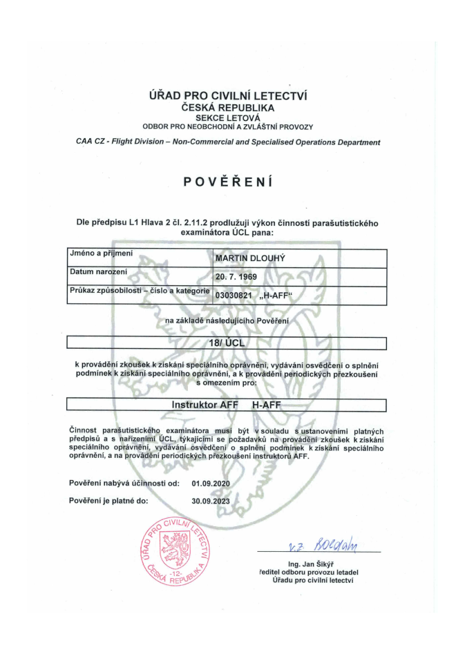 Habilitación de la Autoridad de Aviación Civil checa: Martin Dlouhý, examinador de paracaidismo para la calificación Instruktor AFF