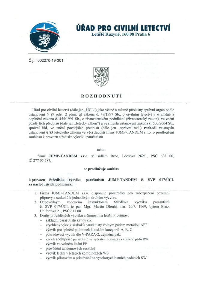 Resolución de la Autoridad de Aviación Civil checa que prorroga la autorización del centro de formación JUMP-TANDEM